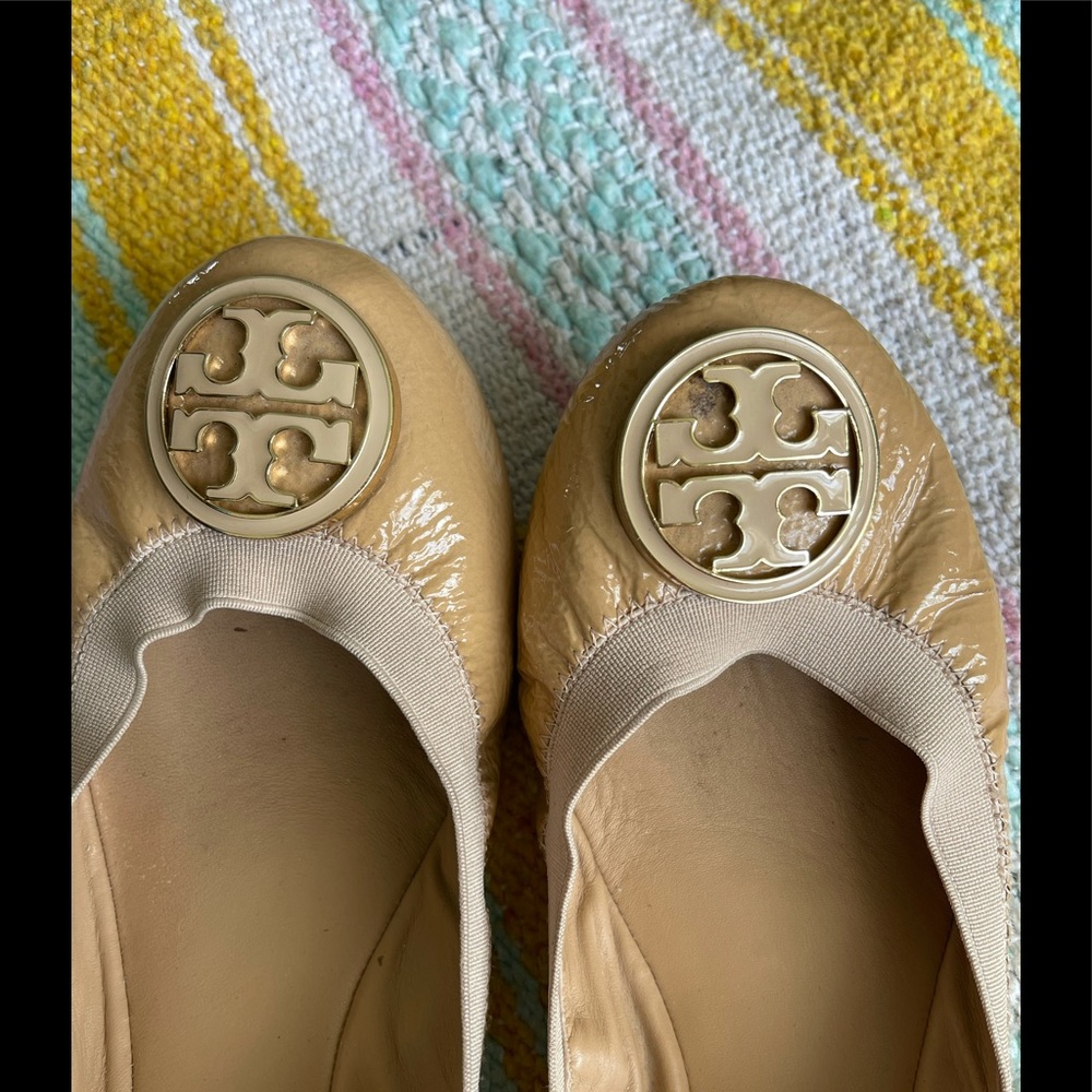Tory Burch Caroline Ballet Flats Nude Patent Leather - Picture 2 of 8